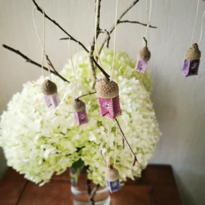 ornements en feutrine violette - Pinnsvin Studio