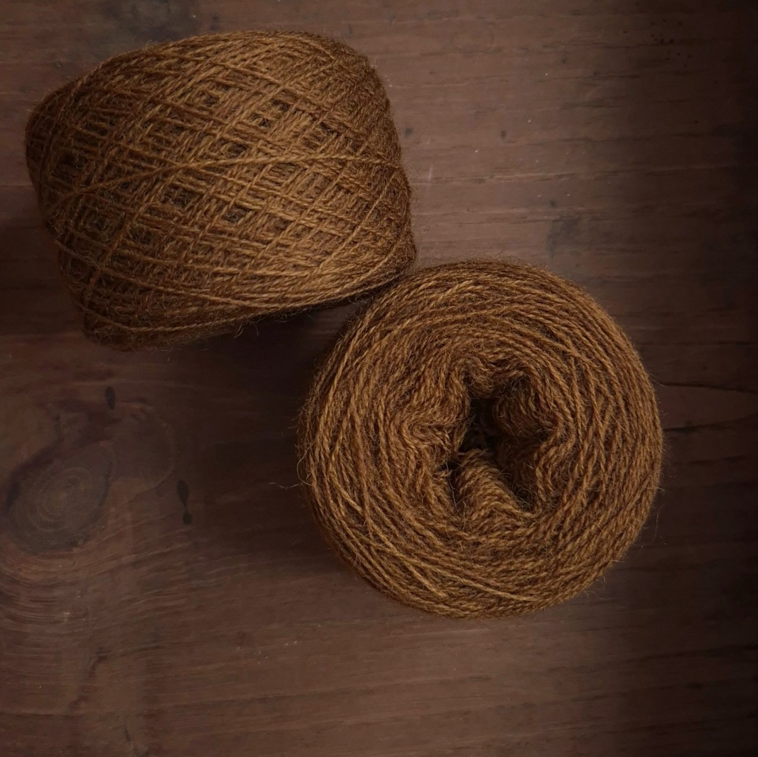 Pinnsvin Studio - Laine à broder marron noisette teinture naturelle