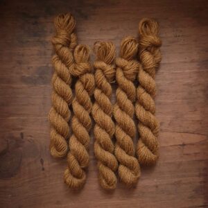 Pinnsvin Studio - Échevette de laine fine à broder marron café au lait